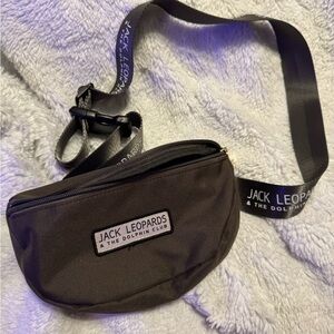 TAYLOR SWIFT- Jack Leopards belt bag